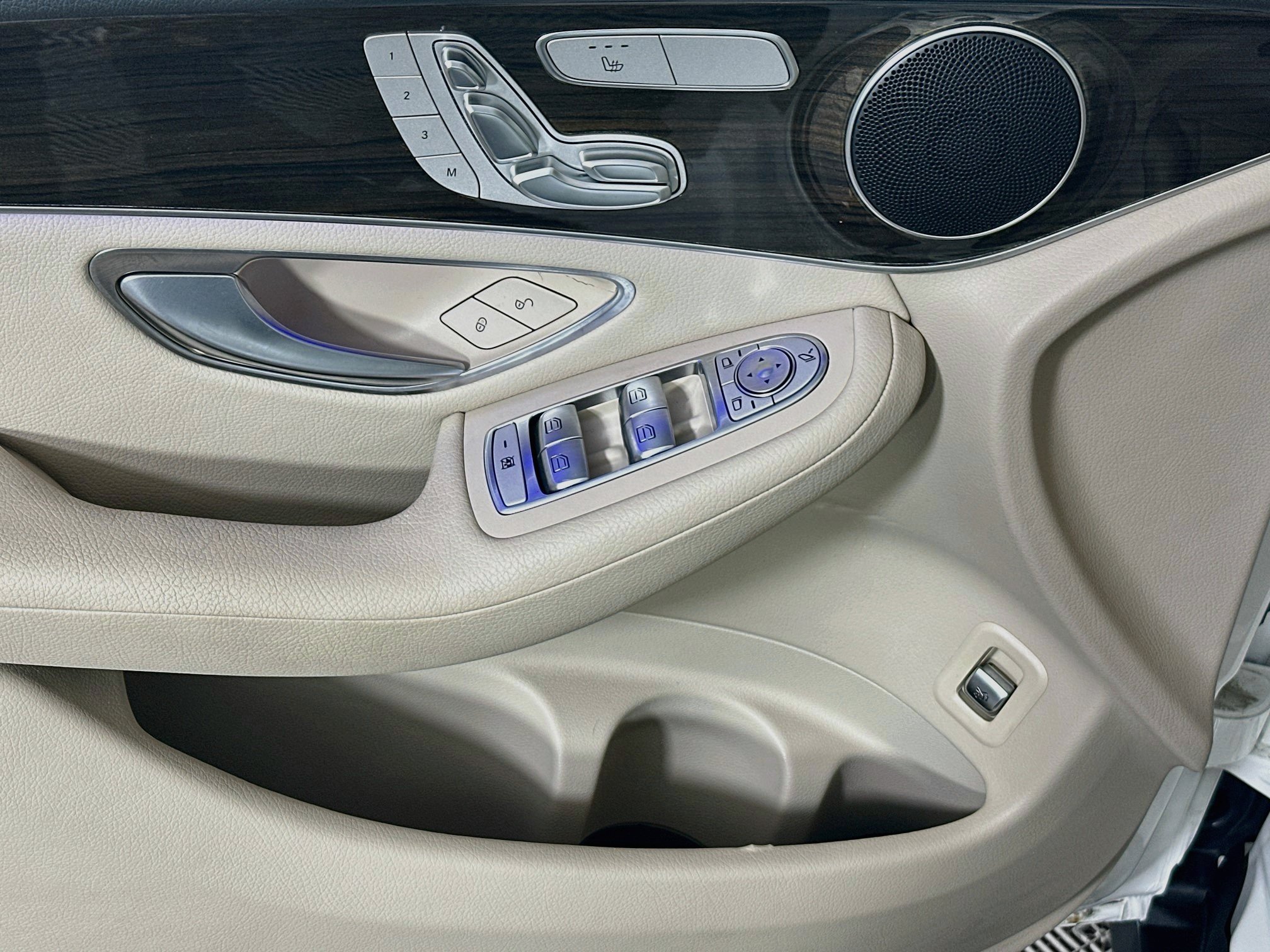 2022 Mercedes-Benz GLC GLC300 - Photo 13