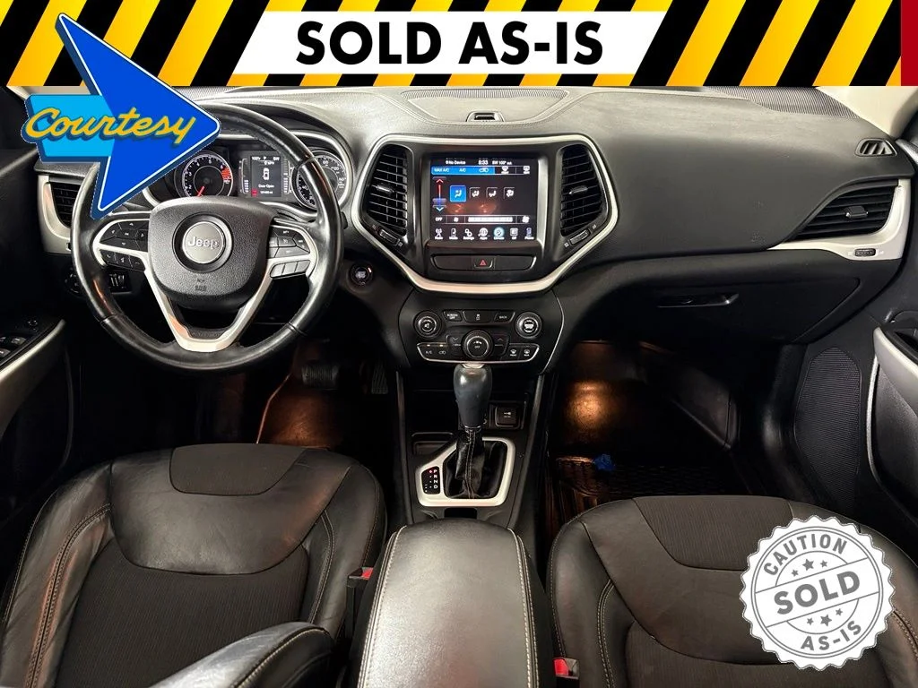 Used 2018 Silver Jeep Latitude Plus image 39