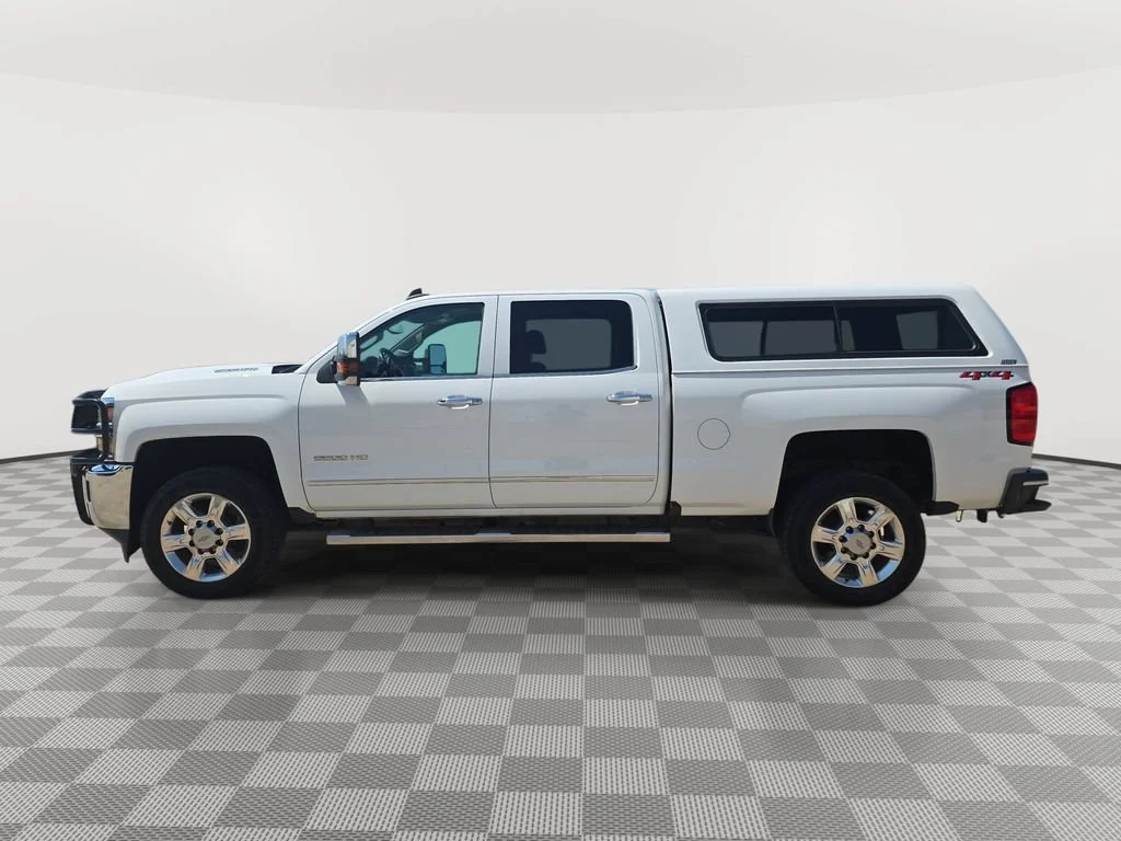 Used 2018 SUMMIT WHITE Chevrolet LTZ image 4