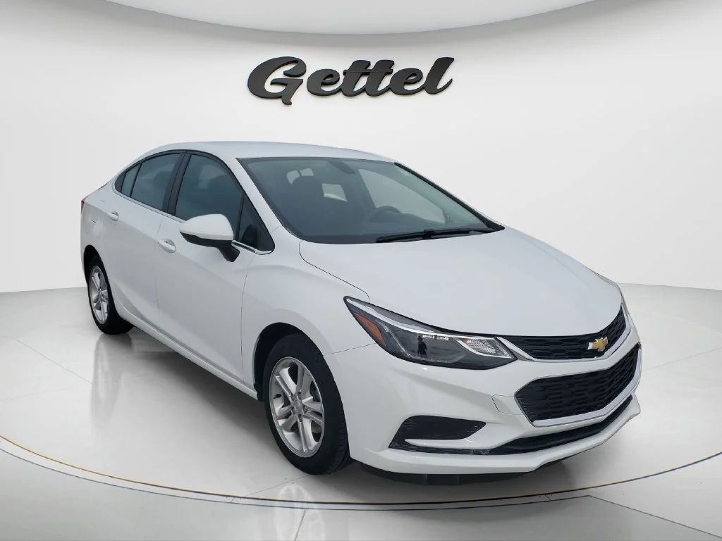 Used 2017 SUMMIT WHITE Chevrolet LT image 3
