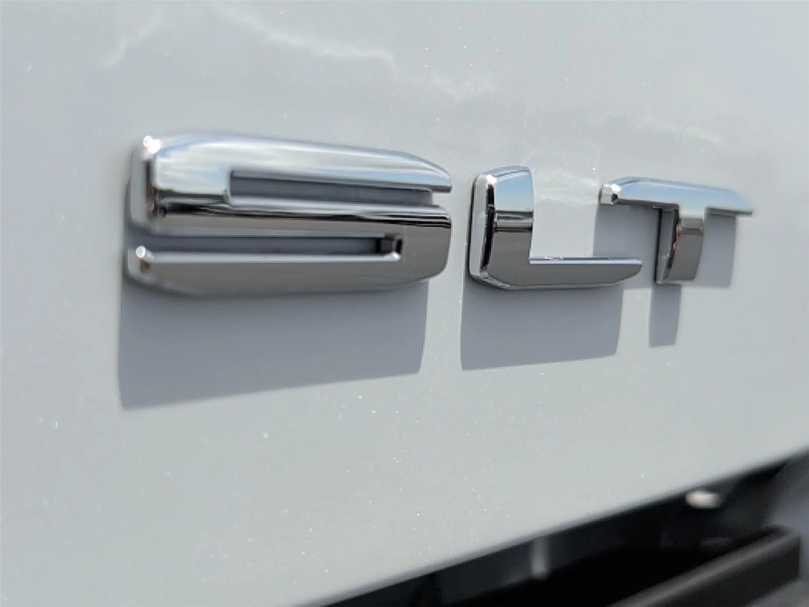 New 2026 Glacier White Tricoat GMC SLT image 37