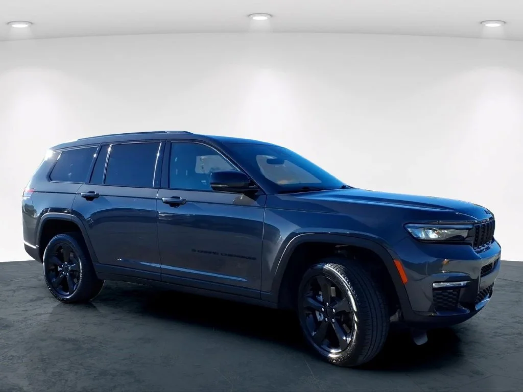 Used 2025 Gray Jeep Limited image 5