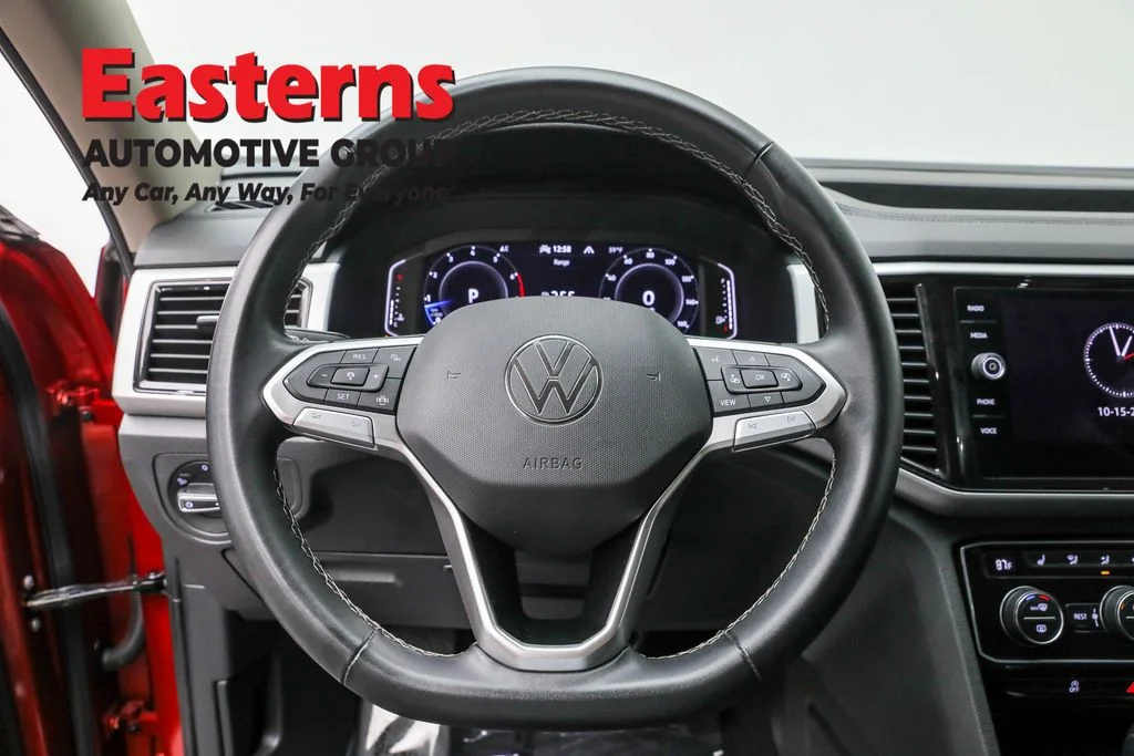 Used 2022 Red Volkswagen 3.6L V6 SE w/Technology image 10