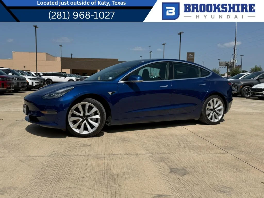 Used 2020  Tesla Standard Range image 1