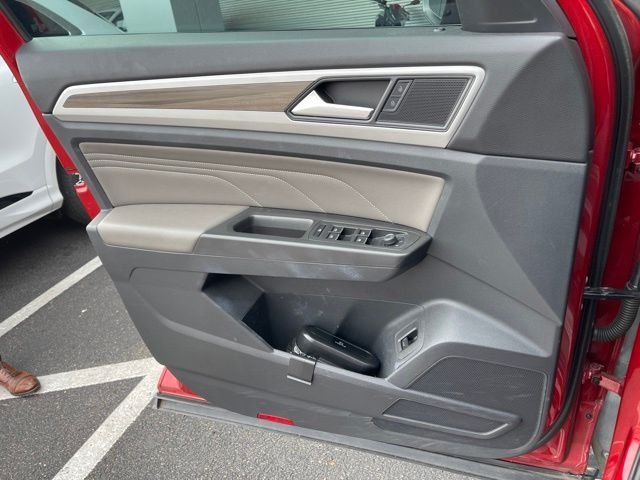 Used 2022 Red Volkswagen SEL image 5