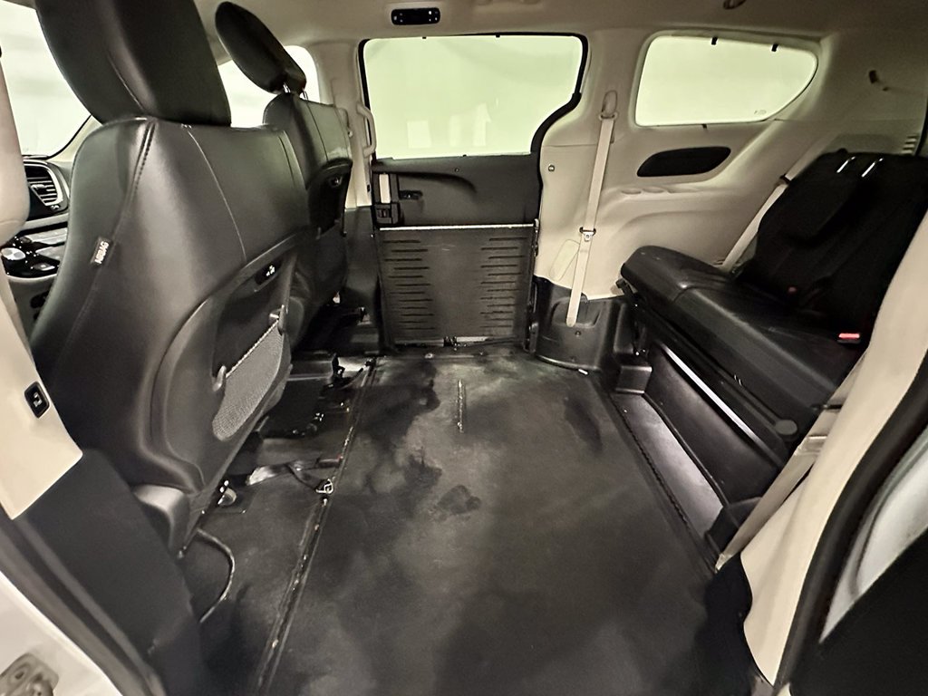 Used 2022 White Chrysler Wheelchair Accessible-Touring L image 16