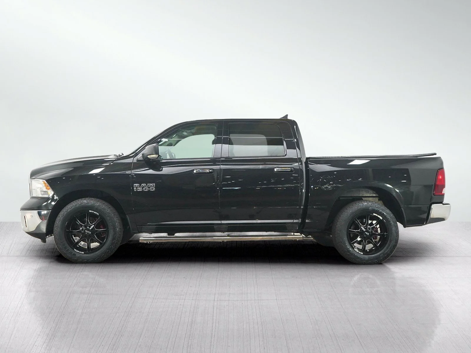 Used 2016 Brilliant Black Crystal Pearlcoat Ram Big Horn image 2