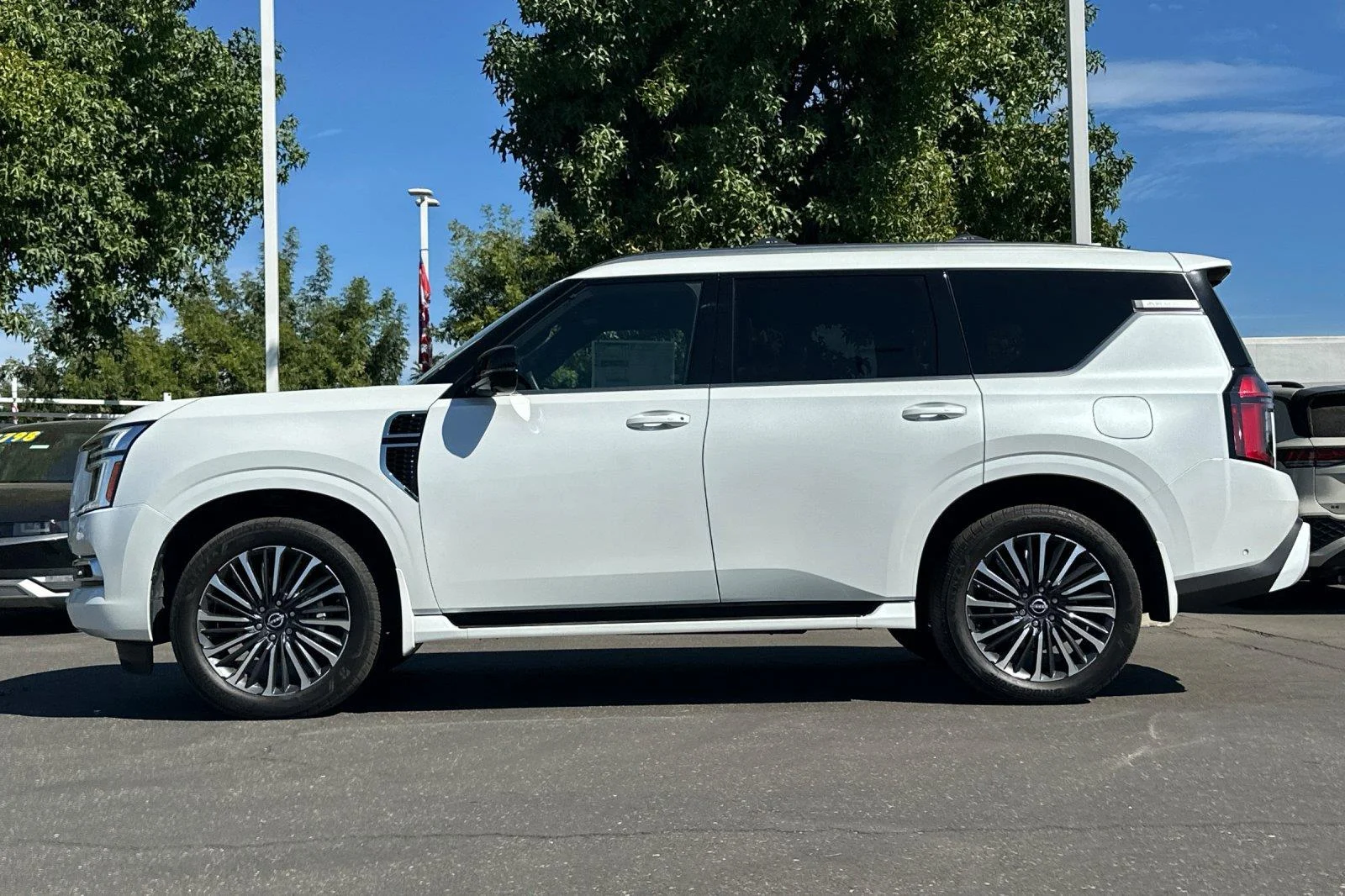 New 2025 Everest White Pearl Nissan Platinum Reserve image 7