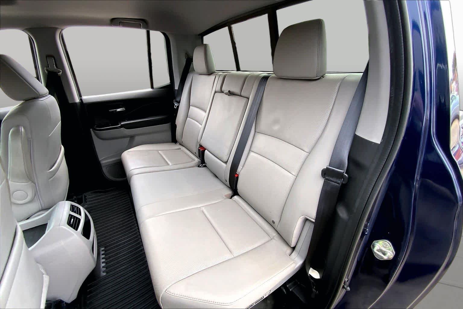 Used 2019 Obsidian Blue Pearl Honda RTL-T image 21