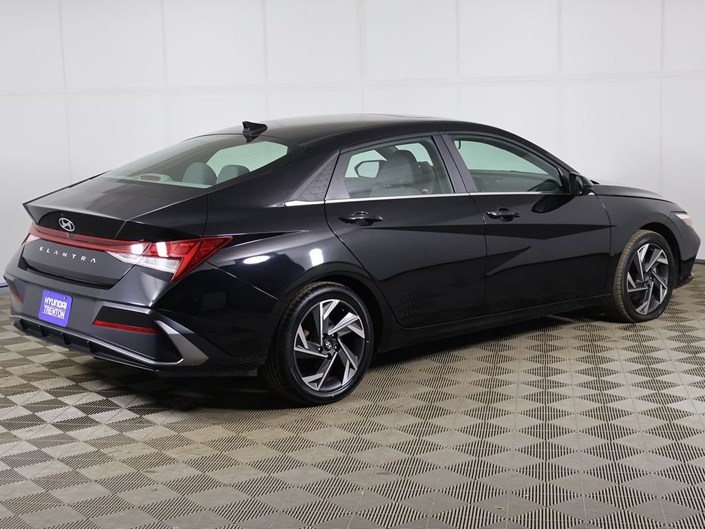 2024 Hyundai Elantra SEL - Photo 11