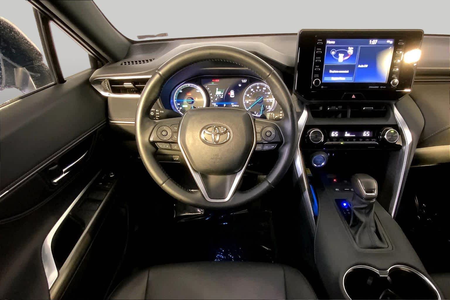 Used 2022 Titanium Glow Toyota XLE image 6