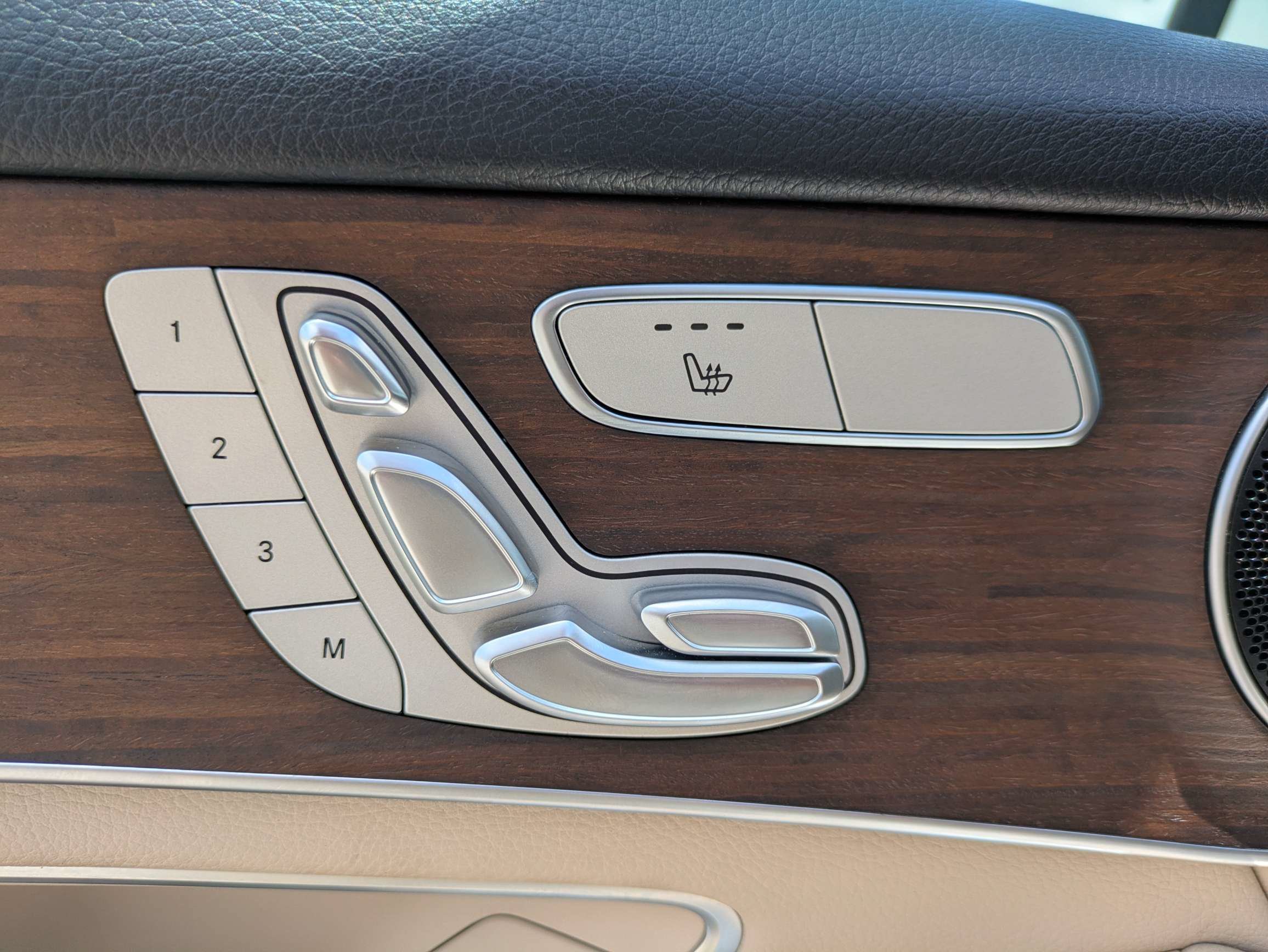 2022 Mercedes-Benz GLC GLC300 - Photo 21