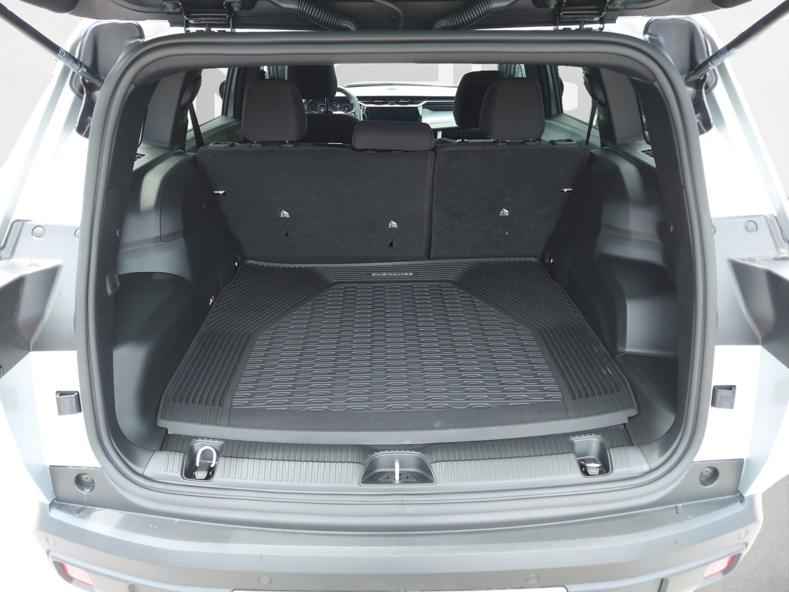 New 2026 Silver Zynith Clearcoat Jeep Laredo image 12
