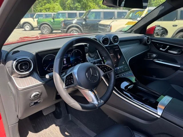 Used 2024  Mercedes-Benz GLC 300 image 27