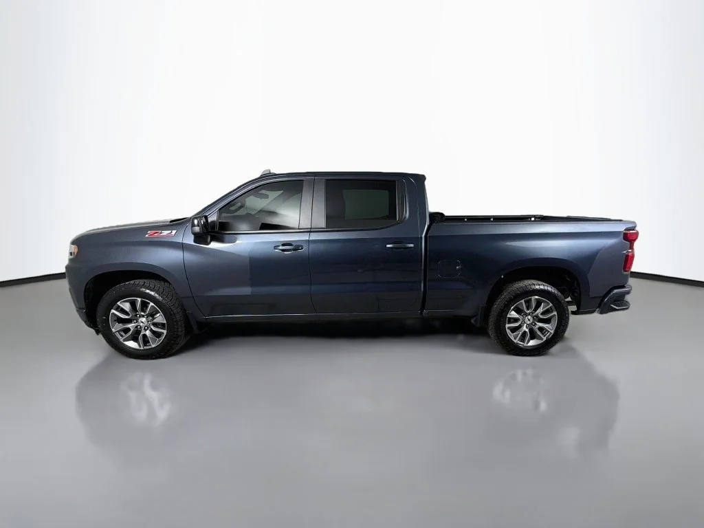 Used 2021 SHADOW GRAY METALLIC Chevrolet RST image 9