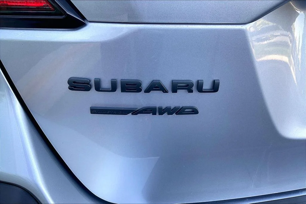 Used 2025 Silver Subaru Onyx Edition image 9
