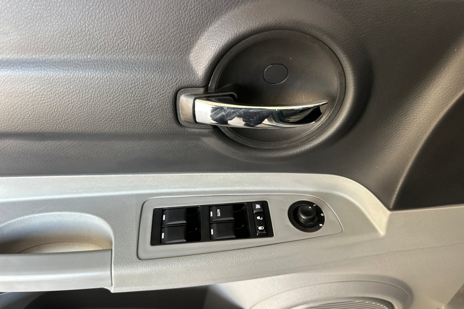 Used 2007 Silver Dodge R/T image 10