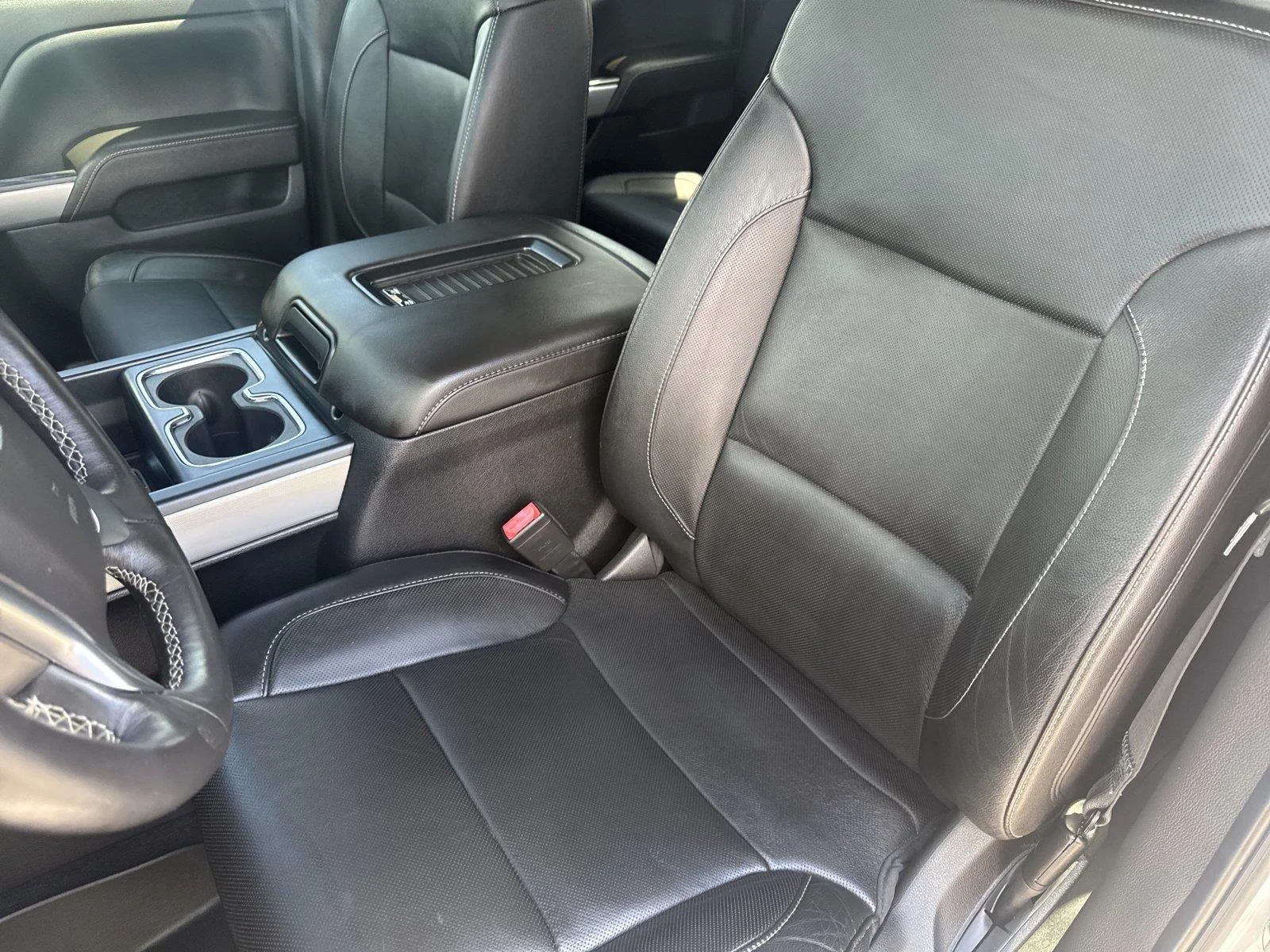 Used 2018 IRIDESCENT PEARL TRICOAT Chevrolet LTZ image 11