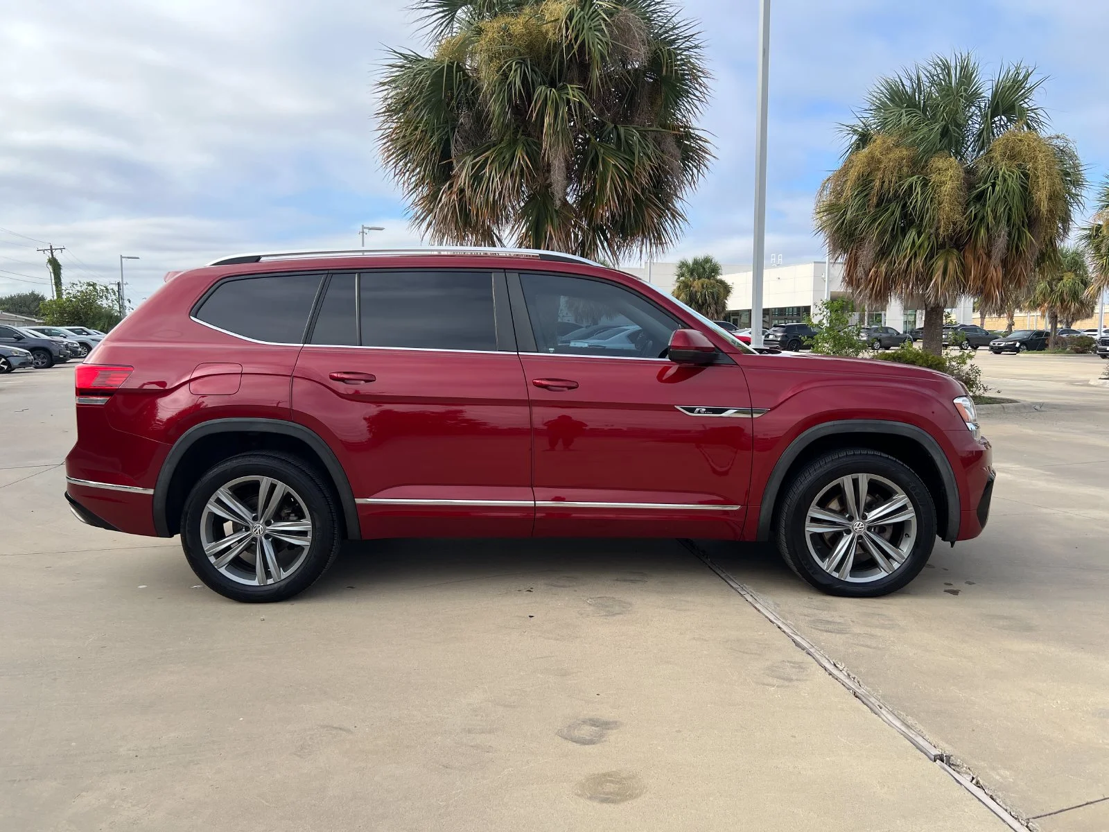Used 2019 Red Volkswagen 3.6L V6 SE image 7
