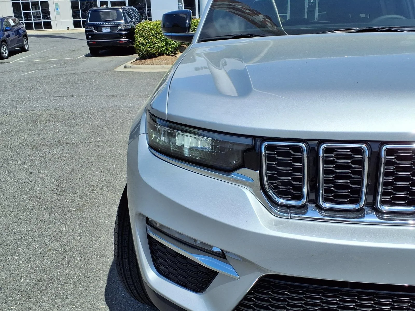 Used 2025 Silver Zynith Jeep Limited image 13