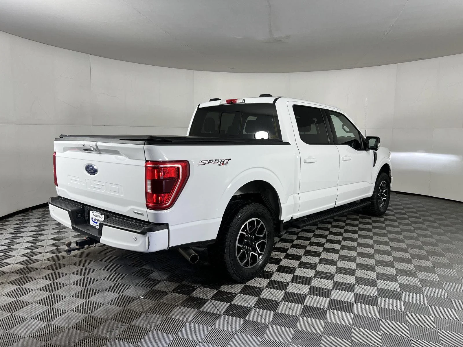 Used 2022 Oxford White Ford XLT image 8