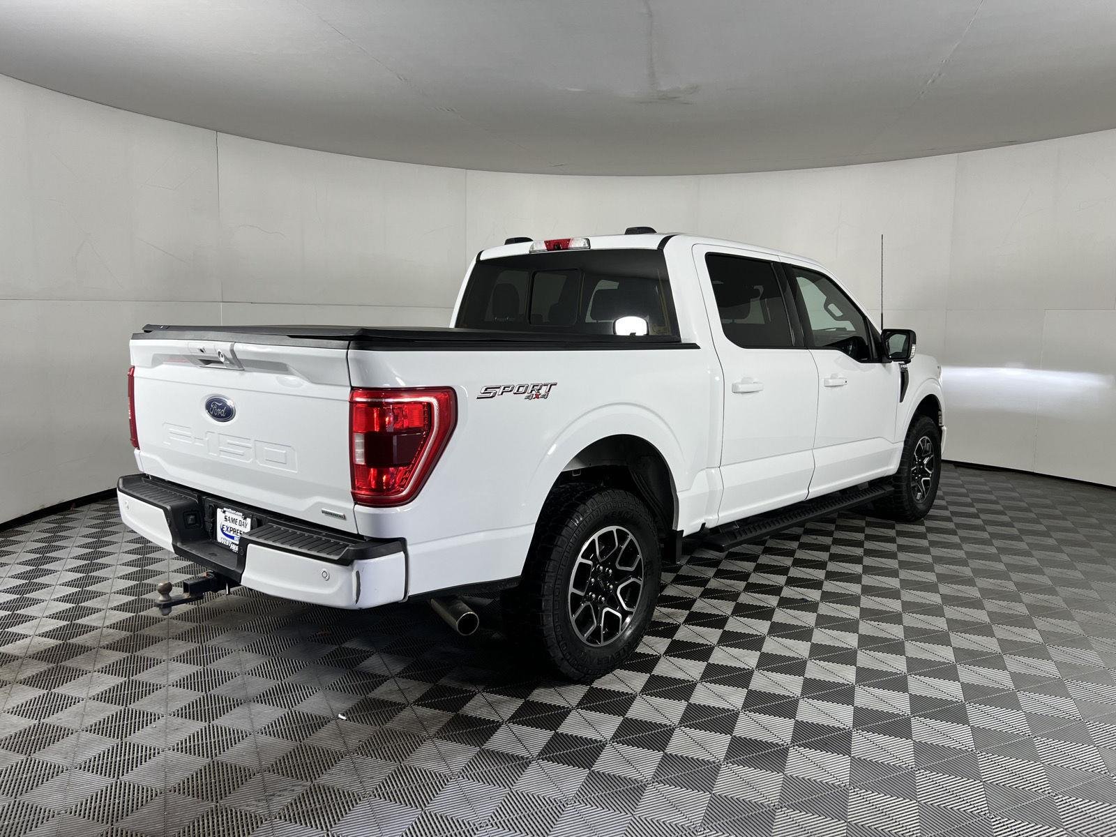 Used 2022 Oxford White Ford XLT image 8
