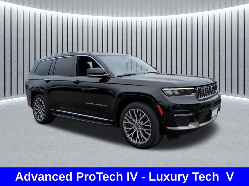 Used 2023 Black Jeep Summit image 3