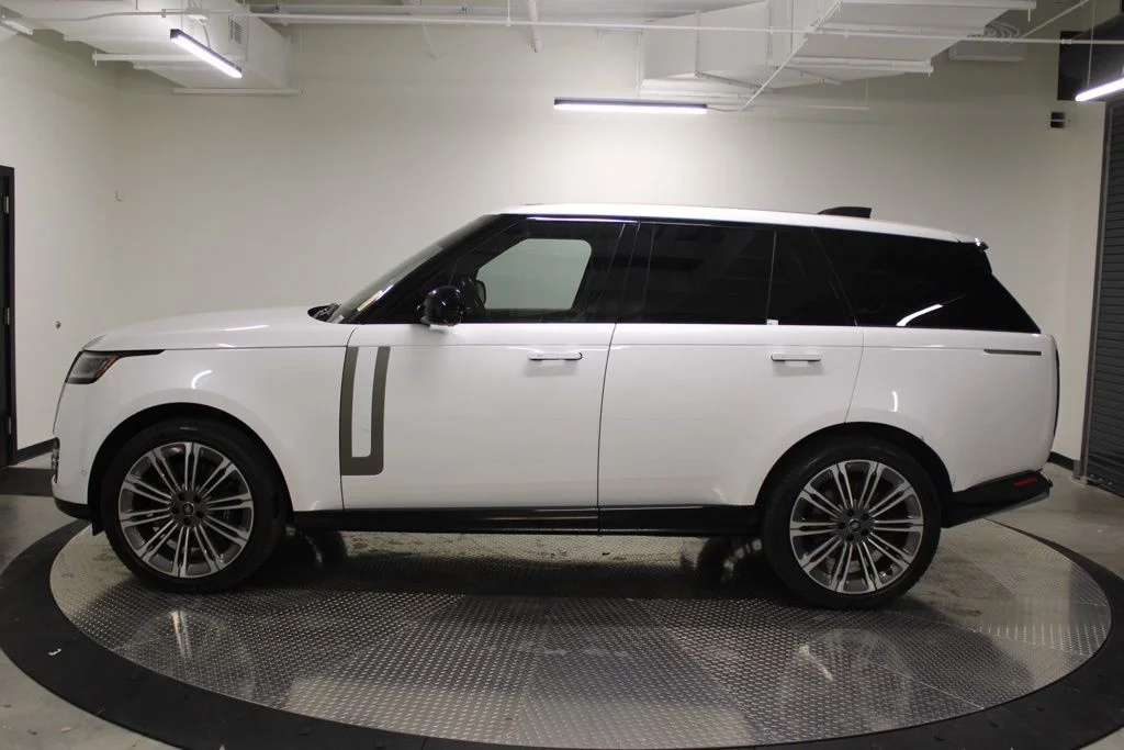 Certified Used 2023 White Land Rover SE image 2
