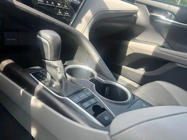 Used 2022 Wind Chill Pearl Toyota XLE image 17