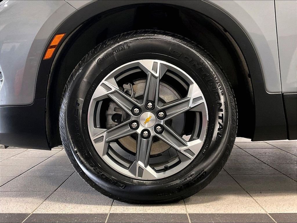 Used 2025 Gray Chevrolet LT image 7