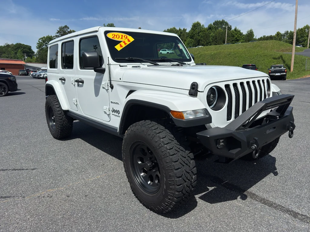Used 2019 Bright White Clearcoat Jeep Sahara image 9