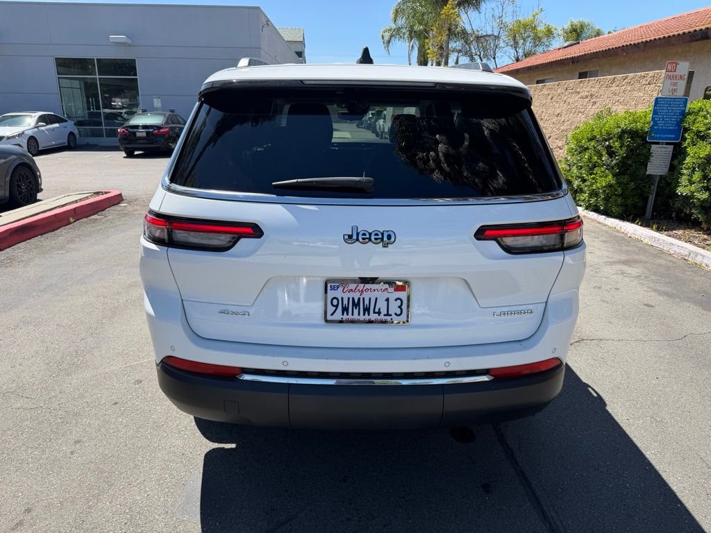 Used 2023 White/off-white Jeep Laredo image 11