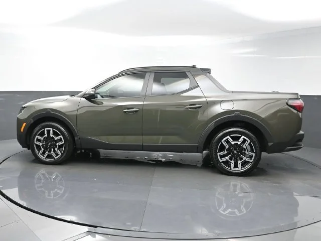 Used 2025 Green Hyundai Limited image 4