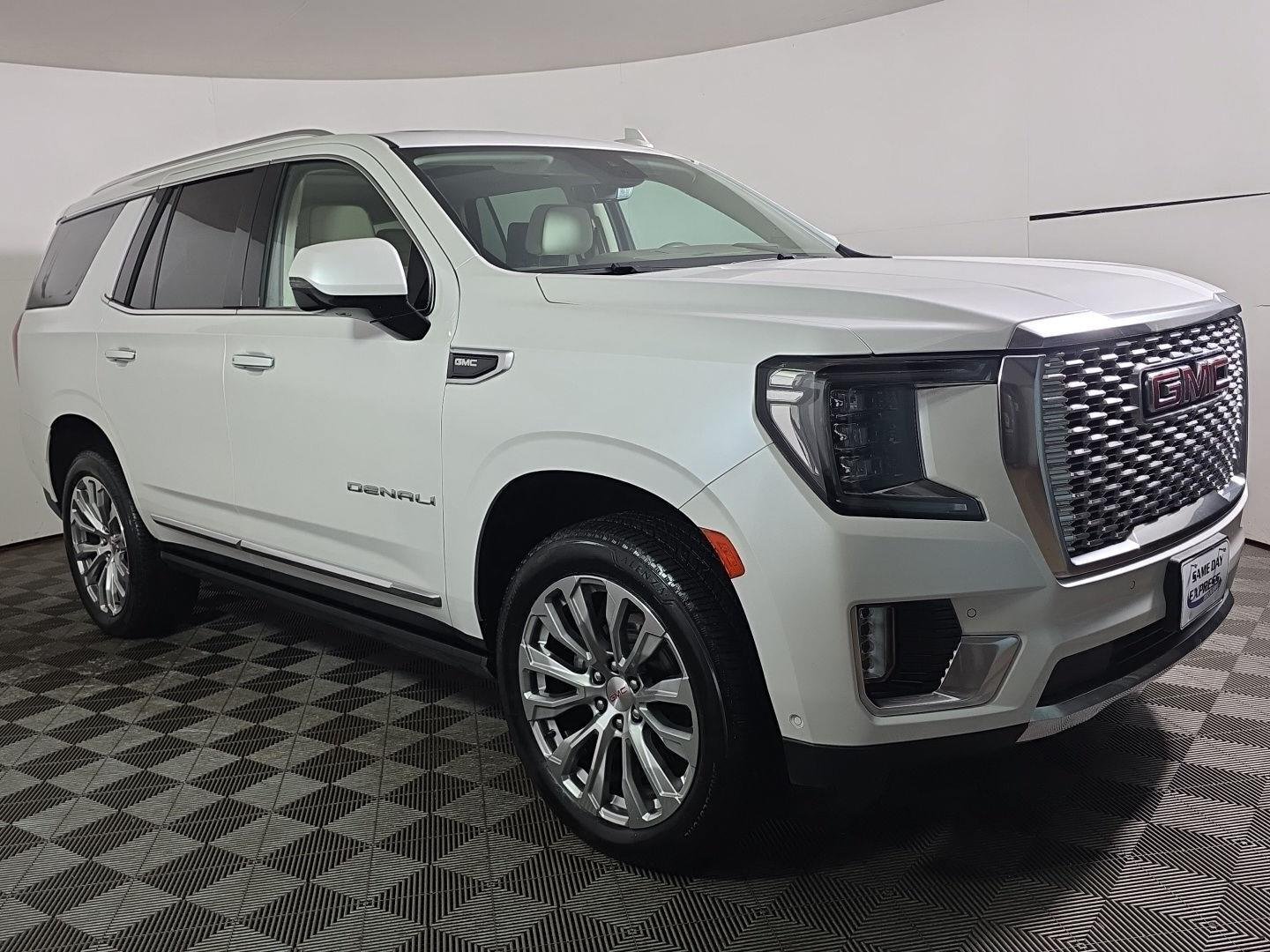 Used 2024 White Frost Tricoat GMC Denali image 9