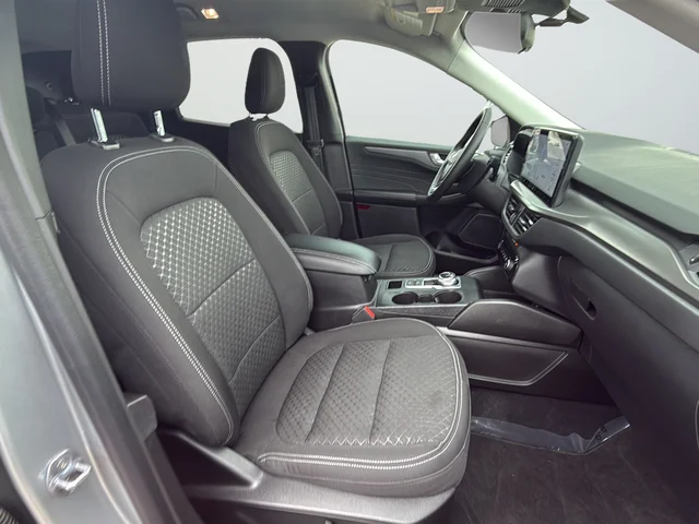 Used 2023 Silver Ford Active image 9
