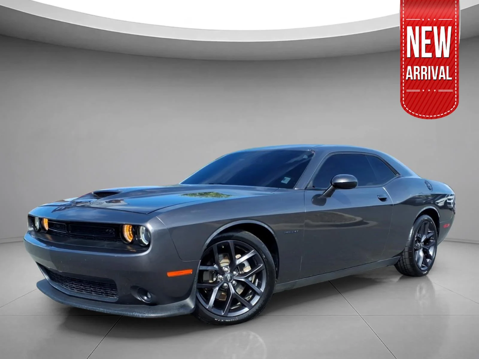 Used 2022  DODGE RT image 1