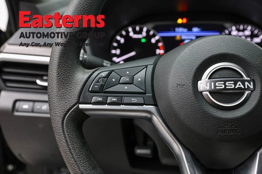 Used 2023 Black Nissan 2.5 SV image 15