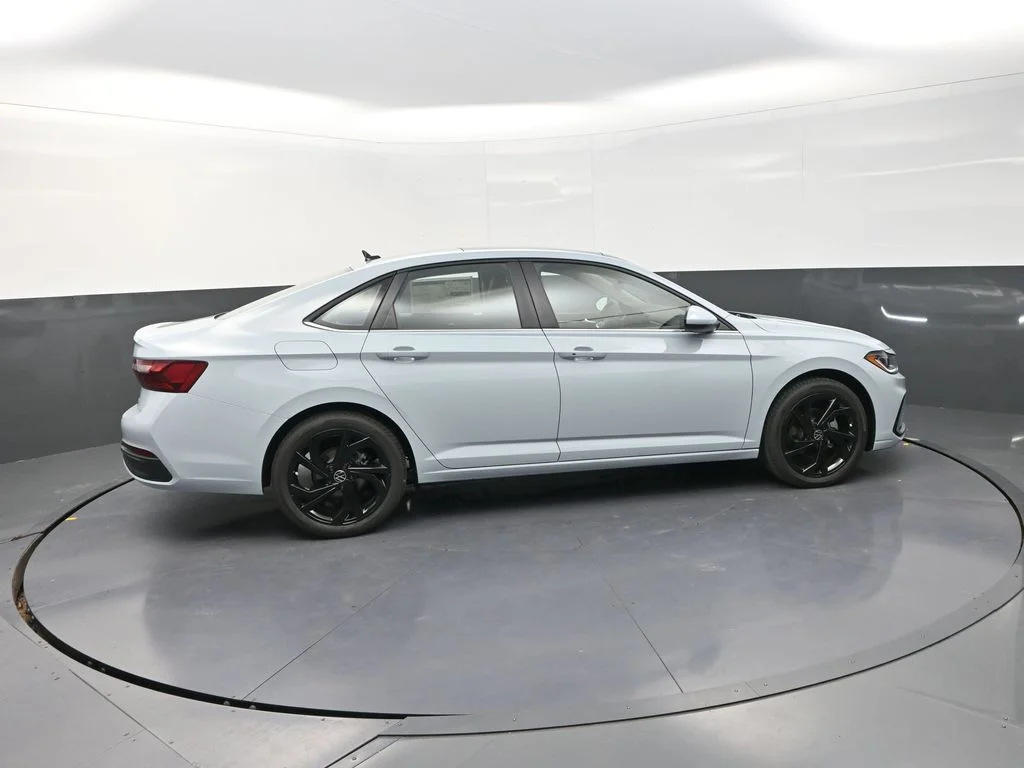 2026 Volkswagen Jetta SE - Photo 11