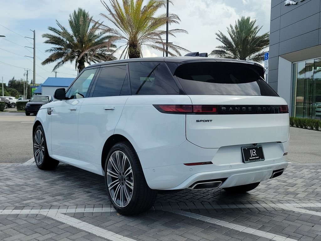 New 2026 Fuji White Land Rover Dynamic SE image 3