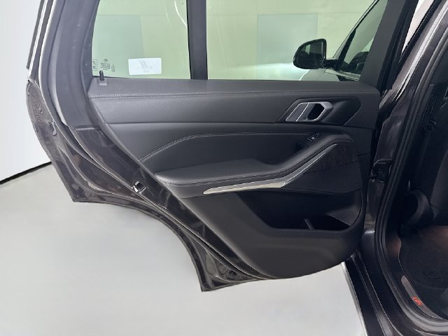 Used 2023 Dark Graphite Metallic BMW sDrive40i image 22