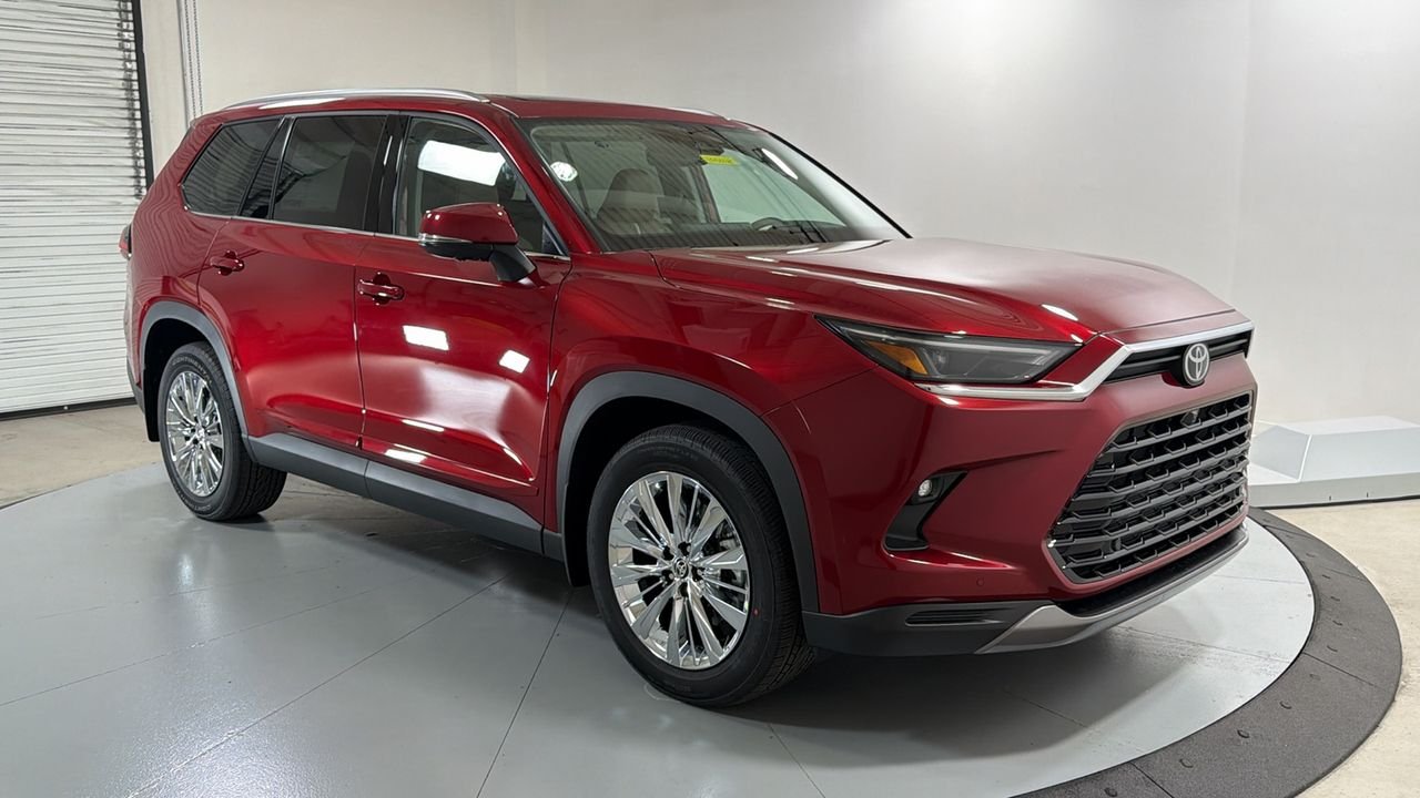 New 2026 Ruby Flare Pearl <sup>1</sup> Toyota  Platinum image 3