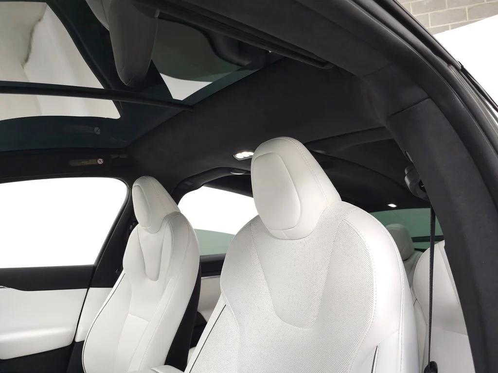 Used 2023  Tesla Plaid image 19