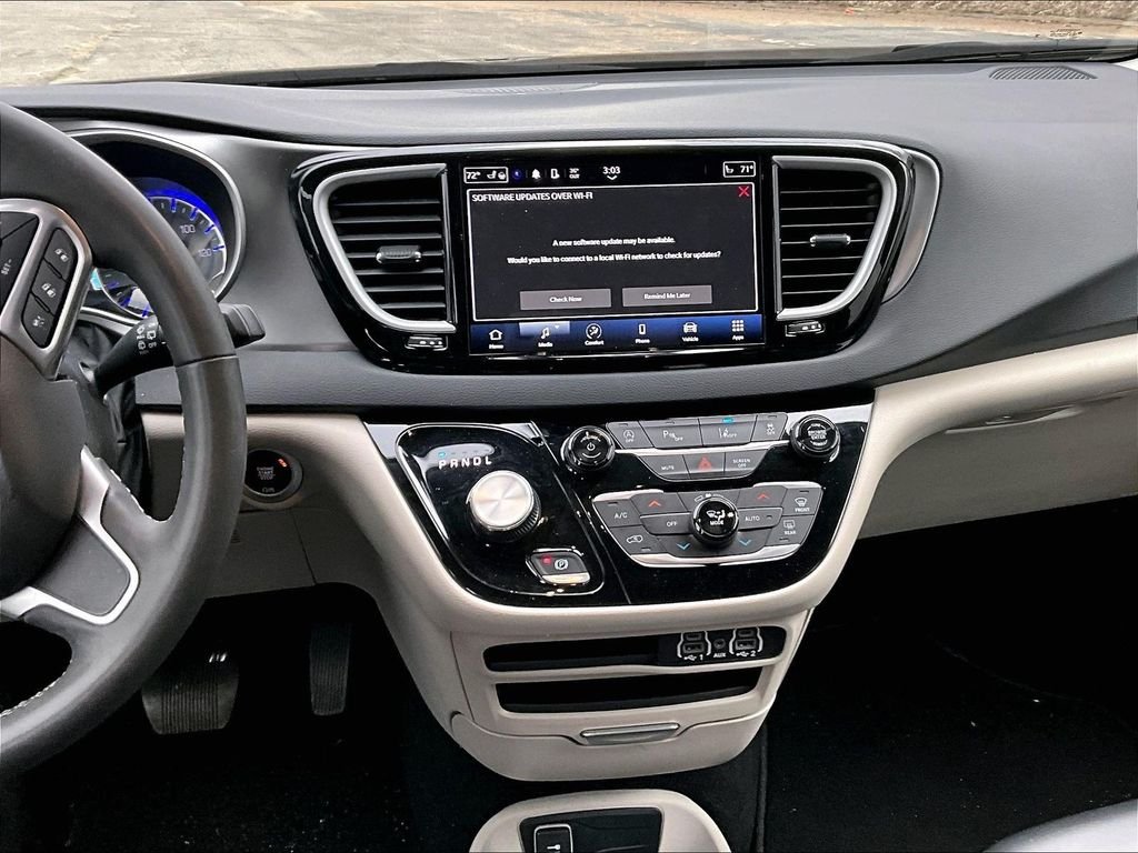 Used 2023 White Chrysler Touring L image 19