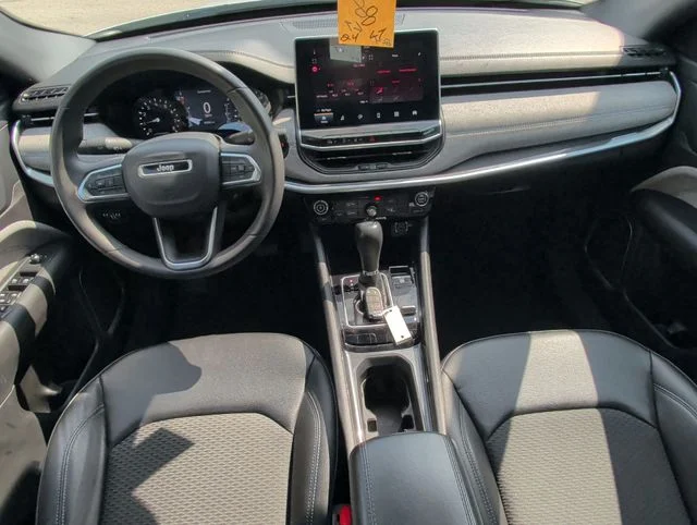 Used 2024 White/off-white Jeep Latitude image 25