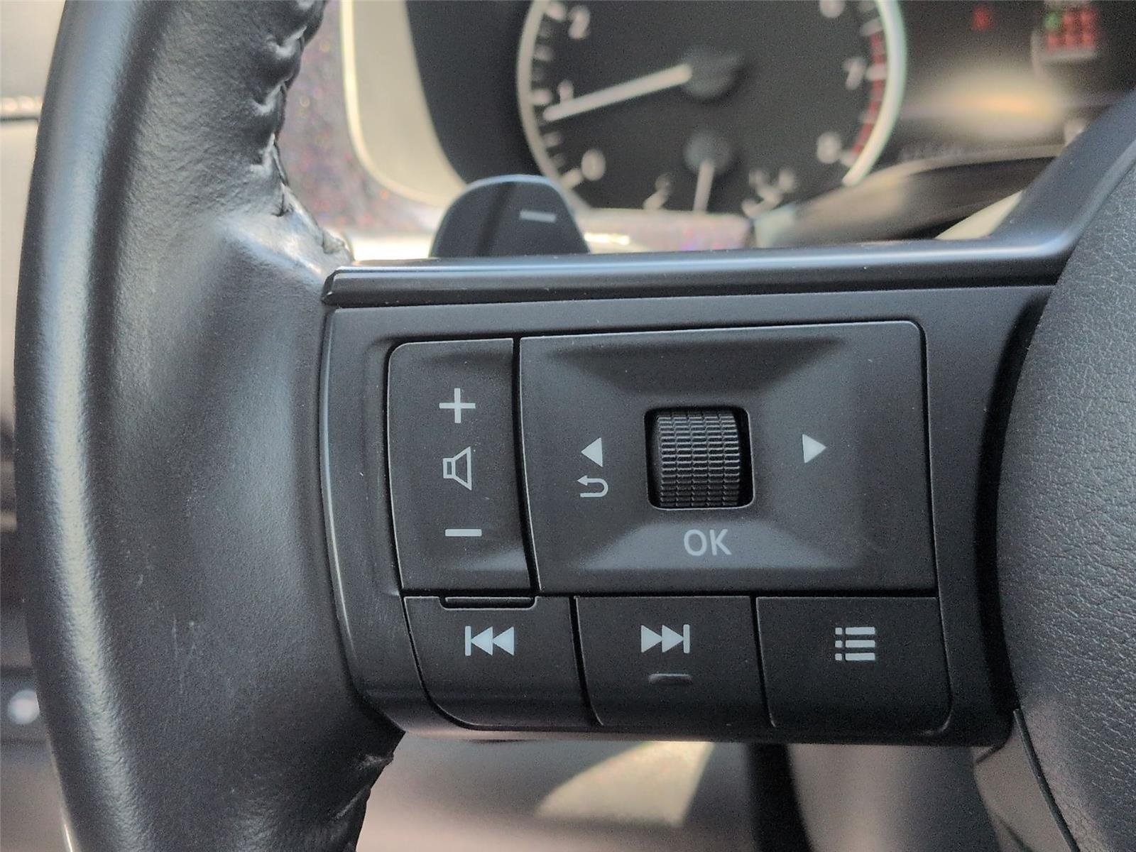 Used 2024  NISSAN SV image 20