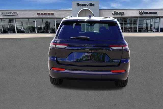 New 2026 Diamond Black Crystal Pearl-Coat Exterior Paint Jeep Limited image 4