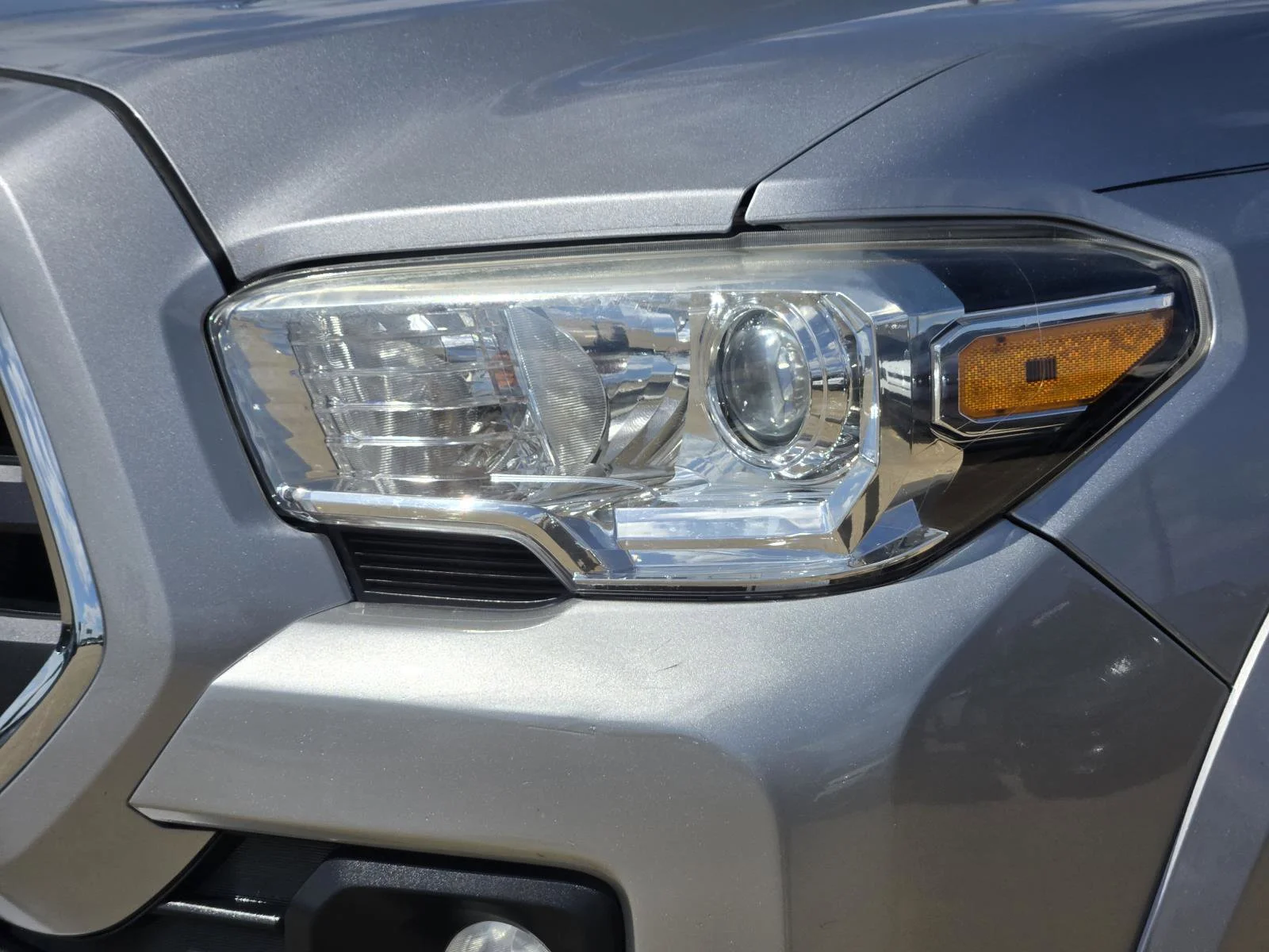 Used 2019 Magnetic Gray Metallic Toyota SR5 image 8