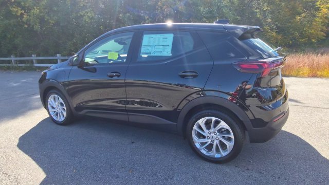 2027 Chevrolet Bolt LT - Photo 6