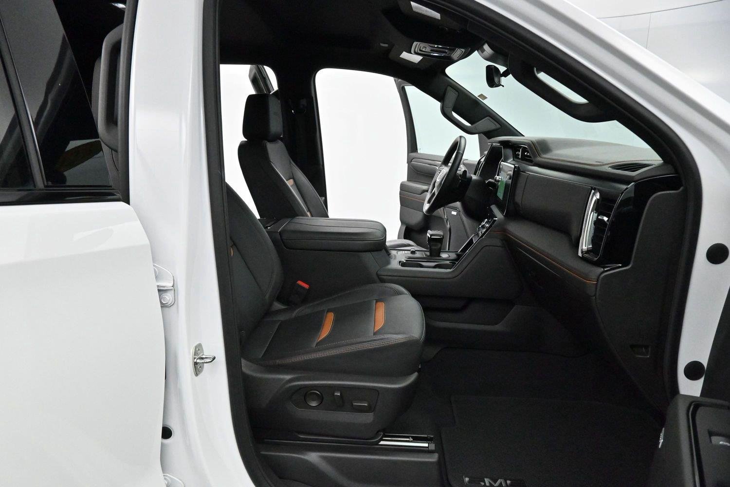 Used 2023 SUMMIT WHITE GMC AT4 image 33
