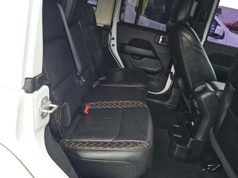 Used 2022 Bright White Clearcoat Jeep Unlimited High Altitude image 13